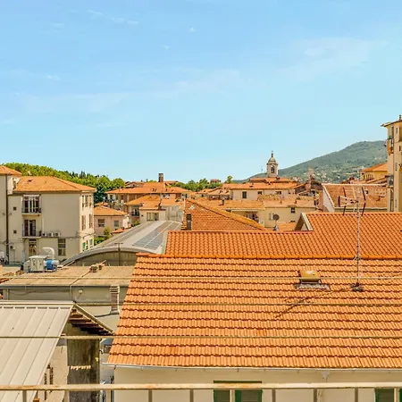 La Casa Accanto