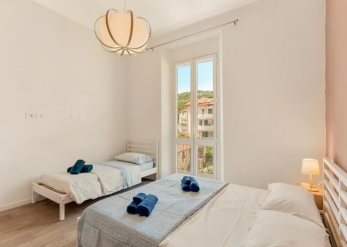 La Casa Accanto * La Spezia