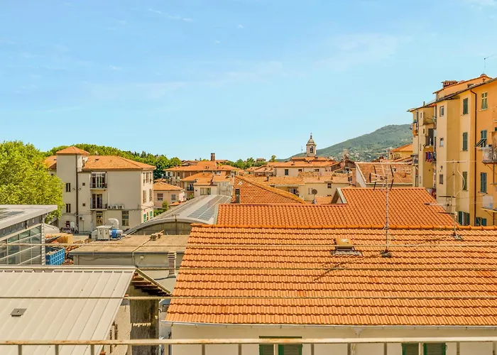 La Casa Accanto